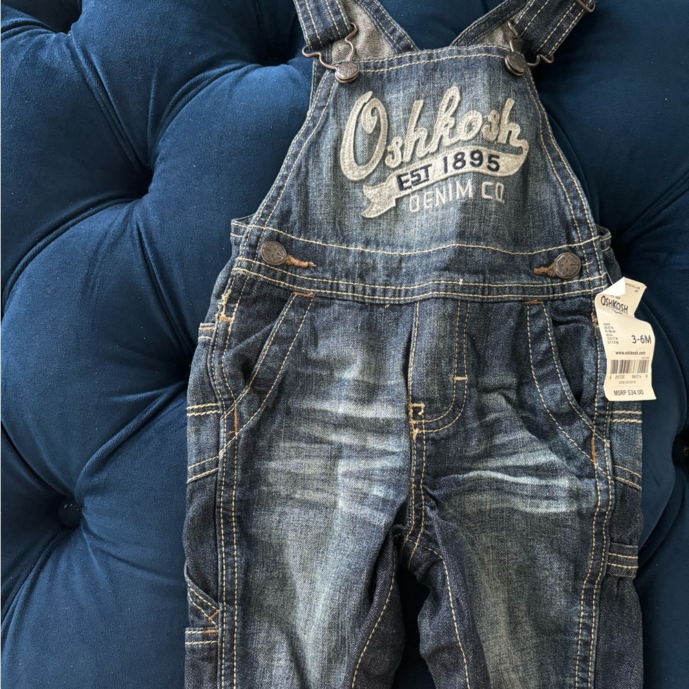 Oshkosh Jumpsuit never been Worn ❤️